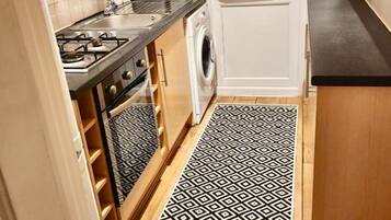 House | Private kitchen | Fridge, microwave, oven, stovetop