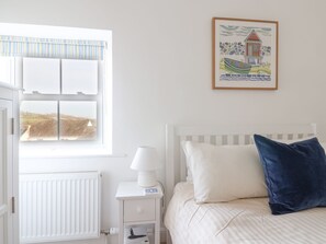 3 bedrooms, individually decorated, individually furnished, free WiFi - Backlands Farmhouse (Bridport)
