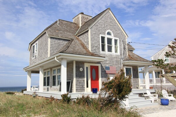 Exterior - 115 N. Shore Blvd - Waterfront home w. stunning views & private beach access  (Sandwich)