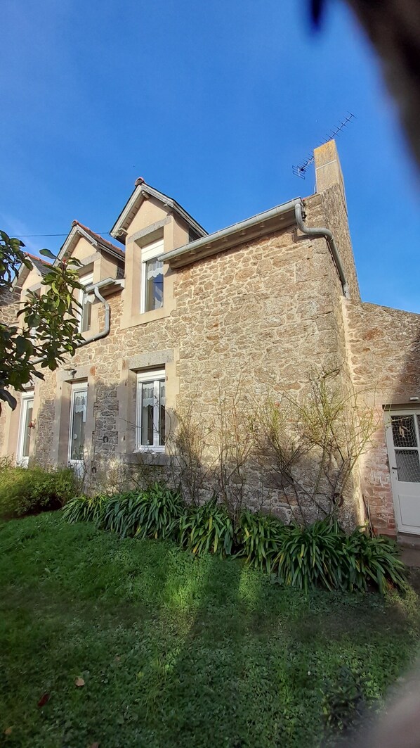 Exterior - Maison de Campagne en Bord de Mer, à 5 Minutes à Pied (Saint-Coulomb)