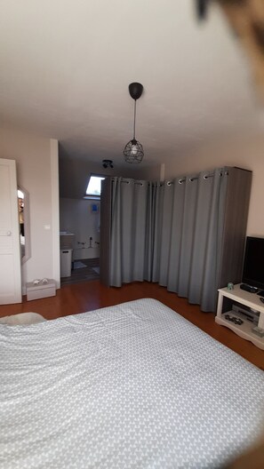 4 bedrooms, iron/ironing board - Maison de Campagne en Bord de Mer, à 5 Minutes à Pied (Saint-Coulomb)
