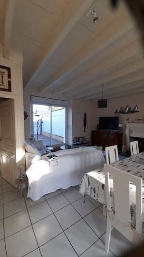 4 bedrooms, iron/ironing board - Maison de Campagne en Bord de Mer, à 5 Minutes à Pied (Saint-Coulomb)