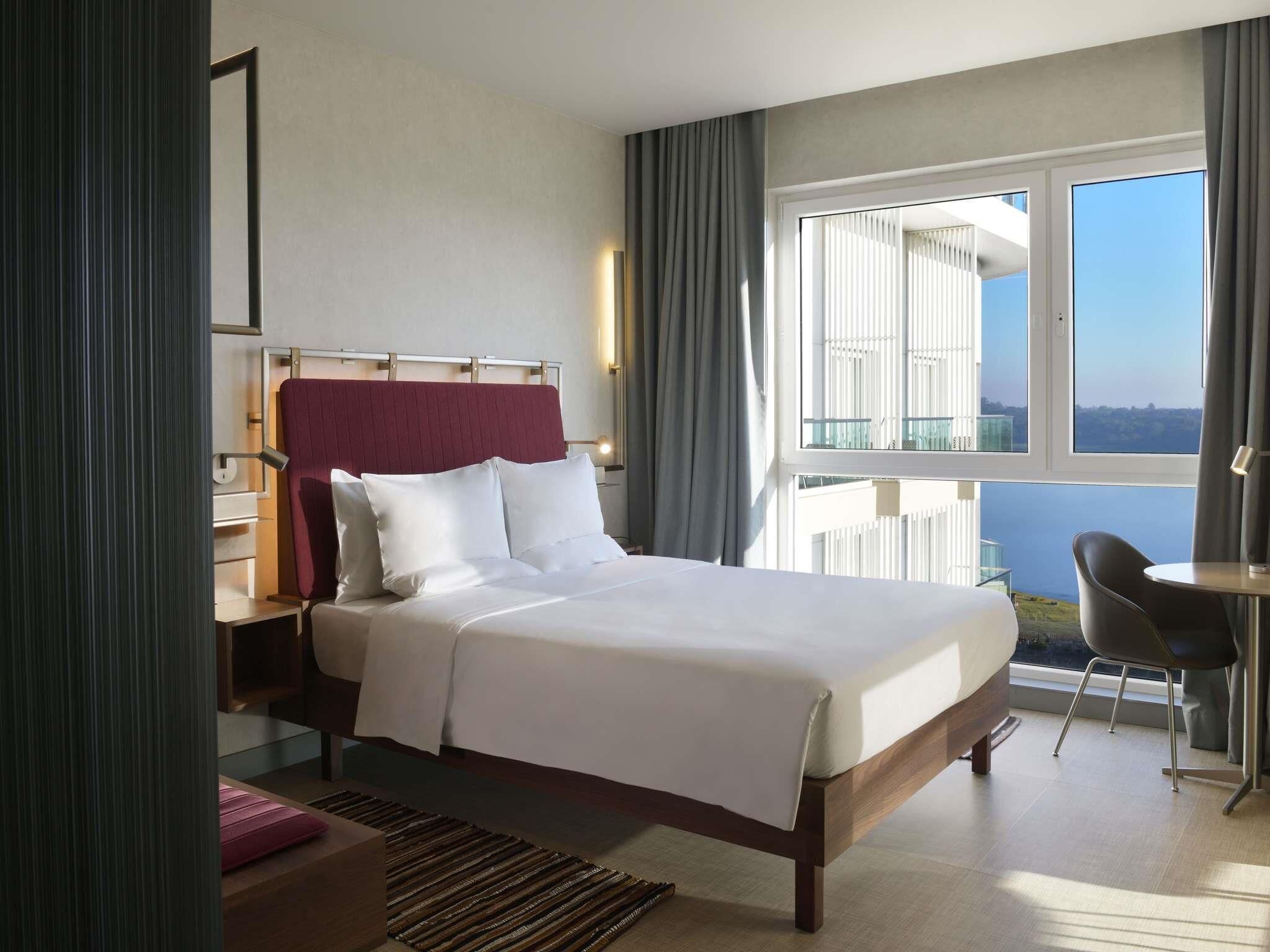 Camera Executive, 1 letto queen con divano letto | Biancheria da letto ipoallergenica, minibar, una cassaforte in camera