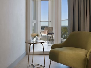 Executive Room, 1 Queen Bed with Sofa bed | 1 bedroom, hypo-allergenic bedding, minibar, in-room safe