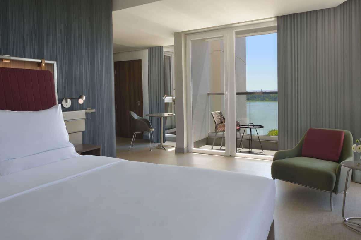 Suíte júnior, 1 cama King | 1 quarto, roupas de cama antialérgicas, frigobar, cofres nos quartos