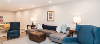 Tobacco Road Retreat Minutes to Football Stadiums