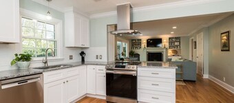 Tobacco Road Retreat Minutes to Football Stadiums