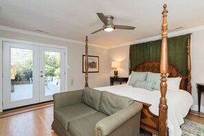 6 bedrooms, iron/ironing board, WiFi, bed sheets