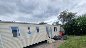 Exterior - Immaculate 2-bed Caravan at Skipsea Sands (Driffield)