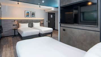 Room, 1 Double Bed with Sofa bed, Accessible (Double or Twin room) | Laptop workspace, iron/ironing board, free WiFi, bed sheets