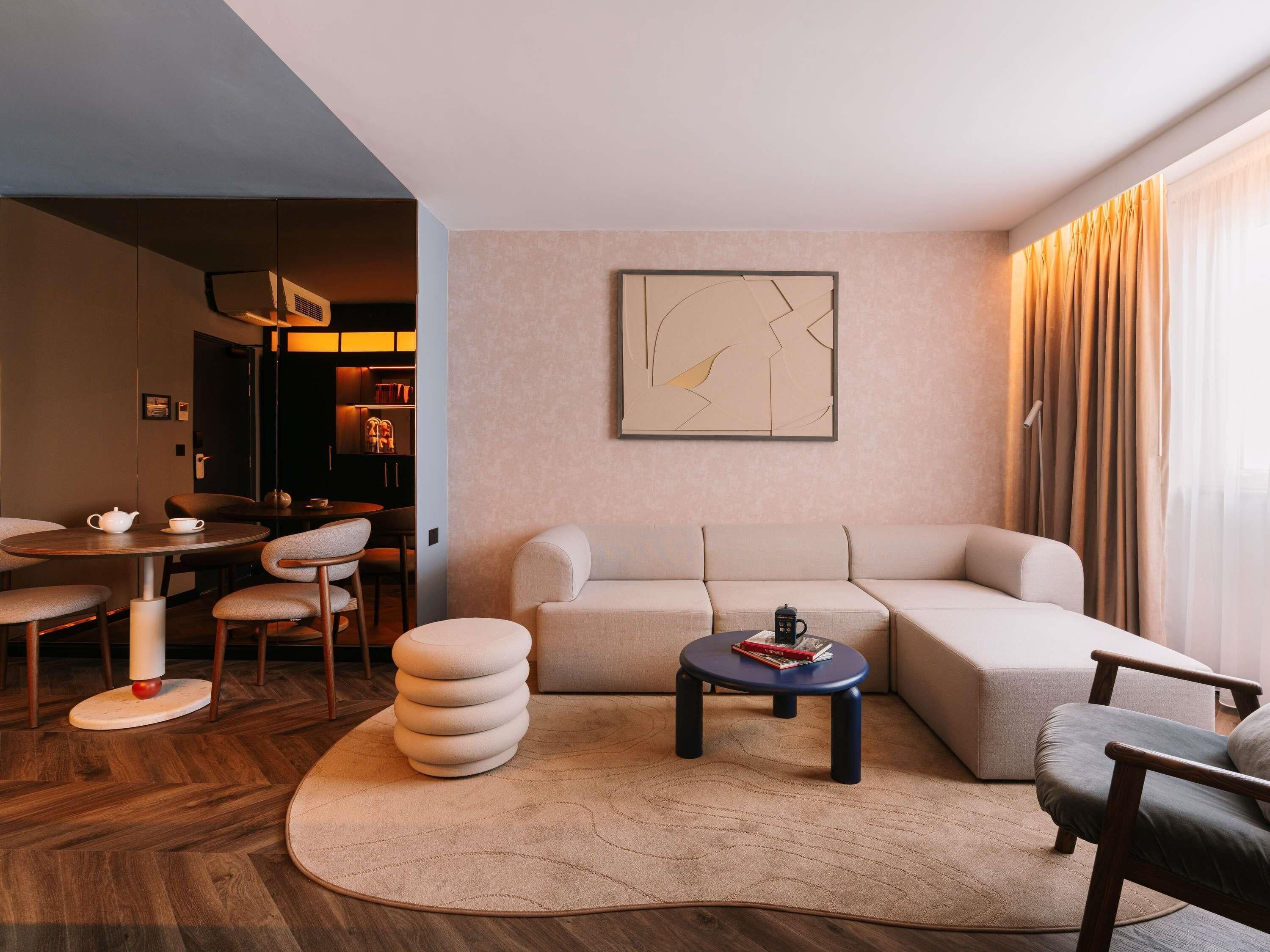 In-room safe, desk, laptop workspace, travel crib