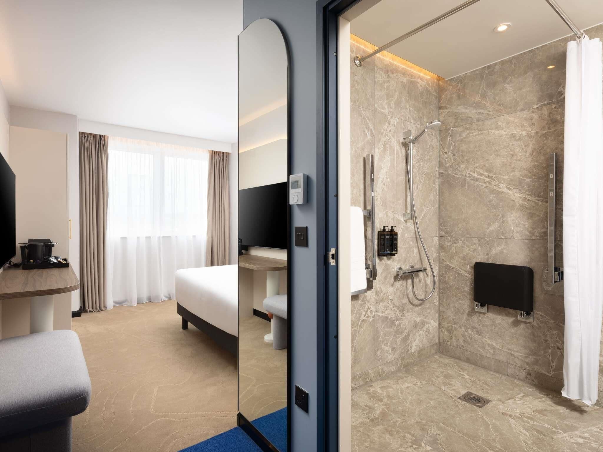 Standard DDA Room, 1 Double Bed, City View, Accessible Bathroom