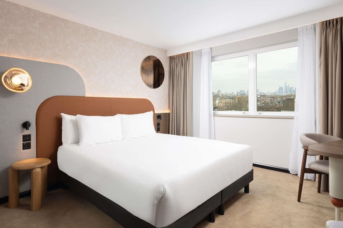 In-room safe, desk, laptop workspace, travel cot