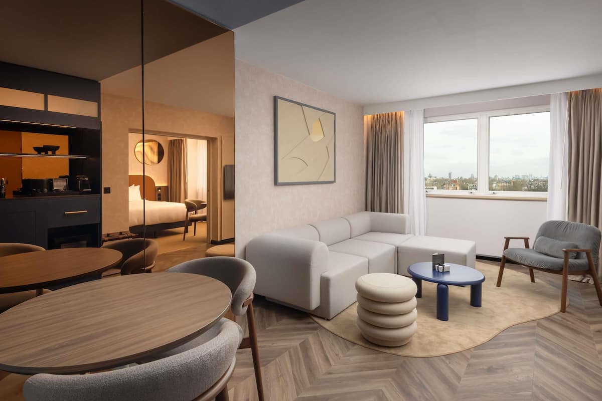 Junior Suite, 1 King Bed, City View (High Floor) | In-room safe, desk, laptop workspace, travel cot