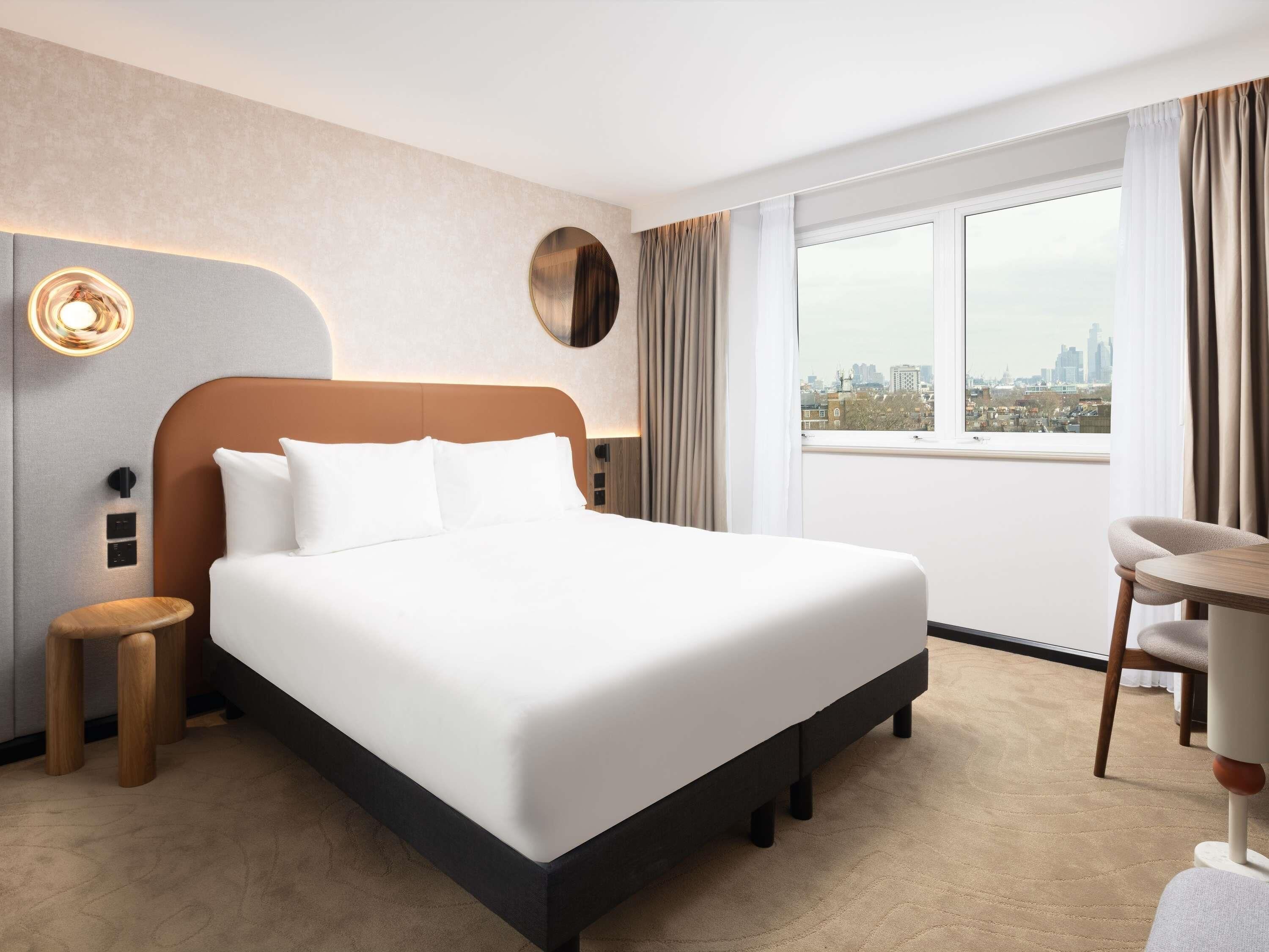 Privilege, Deluxe Room, 1 King Bed, Hight Floor, Panorama View | In-room safe, desk, laptop workspace, free WiFi