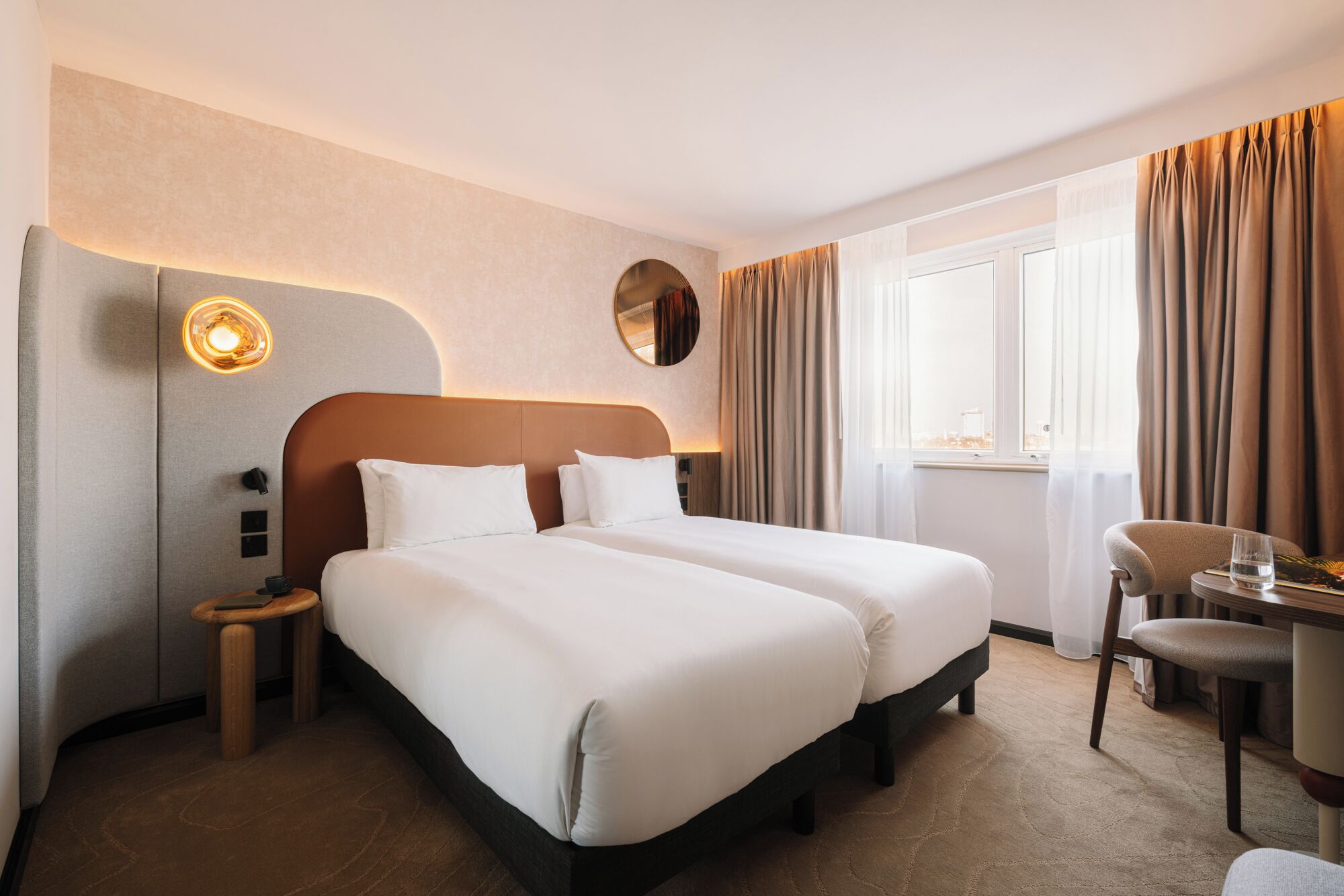 Classic Room, 2 Single Beds | In-room safe, desk, laptop workspace, travel cot