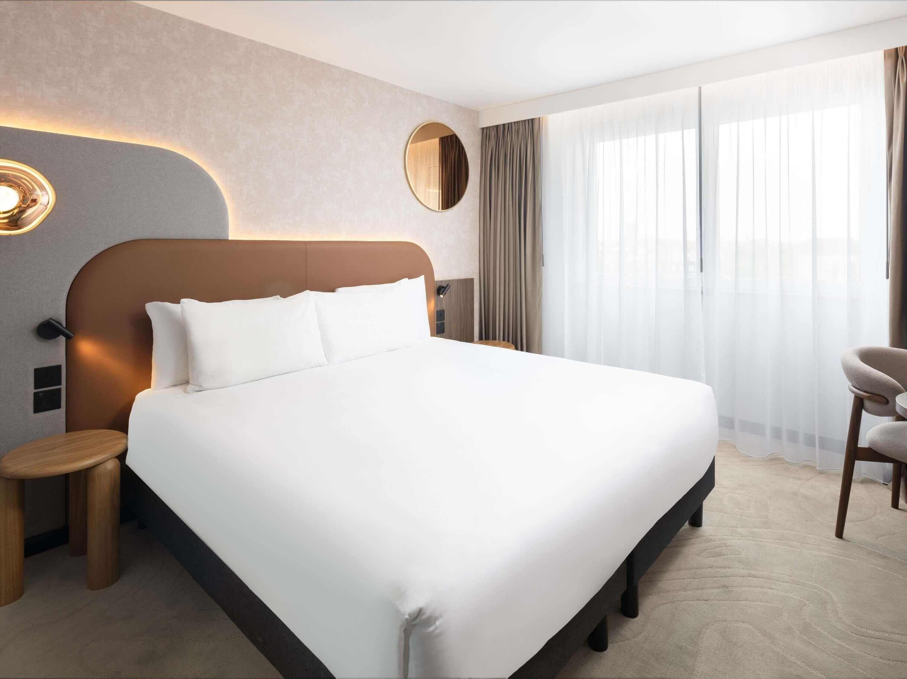 In-room safe, desk, laptop workspace, travel cot