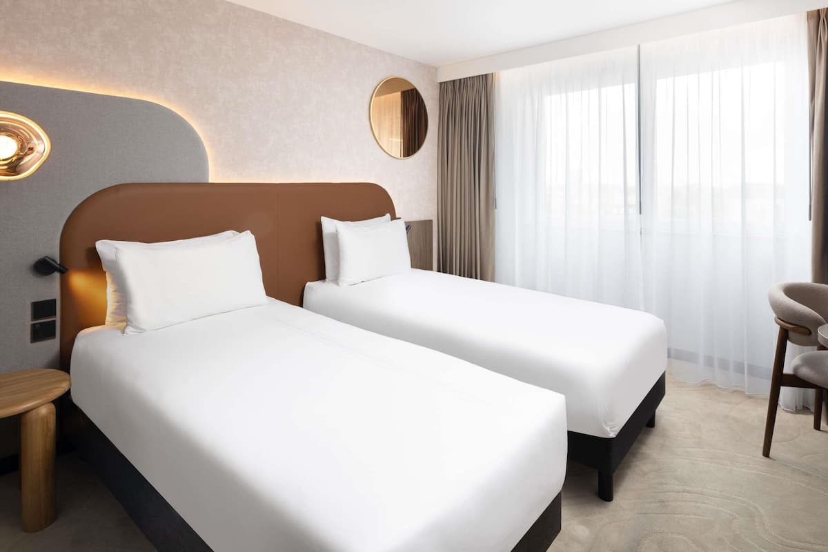 Classic Room, 2 Twin Beds | In-room safe, desk, laptop workspace, travel crib