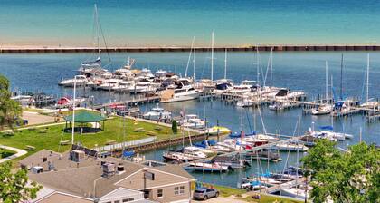 Lighthouse Cove: Corporate events, weddings, large groups