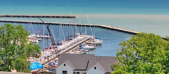 Lighthouse Cove: Corporate events, weddings, large groups