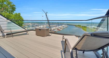 Lighthouse Cove: Corporate events, weddings, large groups