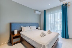 1 Schlafzimmer, Schreibtisch, Bügeleisen/Bügelbrett, Reisekinderbett