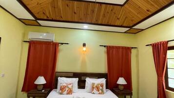 In-room safe, iron/ironing board, free WiFi, bed sheets