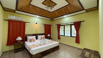 1 bedroom, in-room safe, iron/ironing board, free WiFi