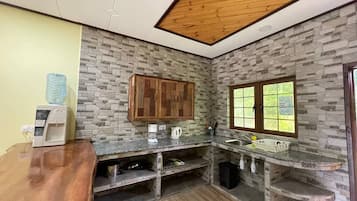 Dusche, Regendusche, kostenlose Toilettenartikel, Haartrockner
