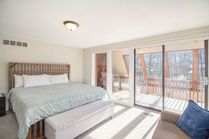 4 bedrooms, desk, WiFi, bed sheets