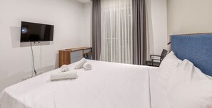 1 bedroom, desk, iron/ironing board, travel crib - Modern Swieqi 1BR home with Pool Access (Is-Swieqi)
