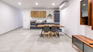 Refrigerador, horno, parrilla de estufa y lavavajillas 
