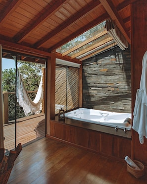 Bañera de hidromasaje privada