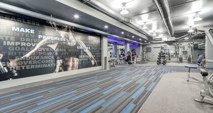 Fantastic Condo with Gym in Crystal City