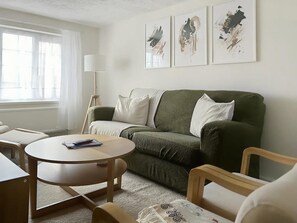 Apartment | Living area - Private Guest House With En-suite, no Full Kitchen (Leicester)