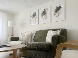 Apartment | Living area | Flat-screen TV