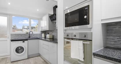 Beautiful Gravesend 3 Beds by Jada Homes