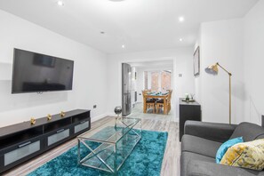 House | Living area | Flat-screen TV - 3 Bed House - Sleeps 5 - Garden - Parking (Gravesend)