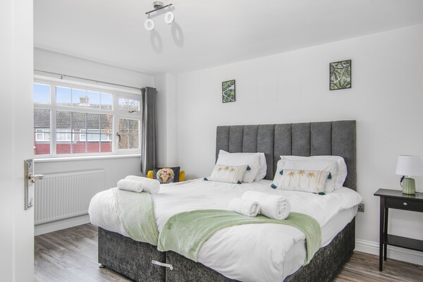 3 Bed House - Sleeps 5 - Garden - Parking - Kent