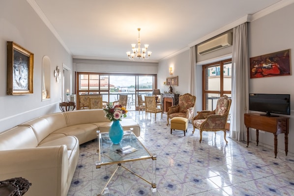 Apartment, 3 Bedrooms, Smoking, Balcony | Living area - A Casa di Driade -apartment (Rome)