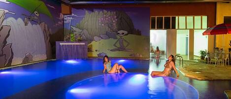 2 kolam renang terbuka