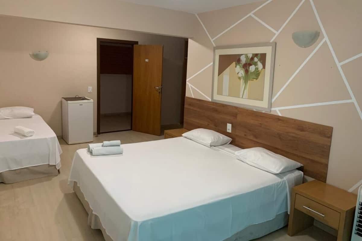 Camera Deluxe con letto matrimoniale o 2 letti singoli | Postazione laptop, Wi-Fi gratuito
