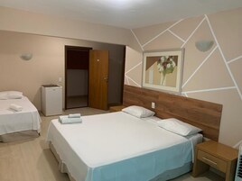 Habitación Deluxe con 1 cama doble o 2 individuales | Espacio para trabajar con un portátil y wifi gratis