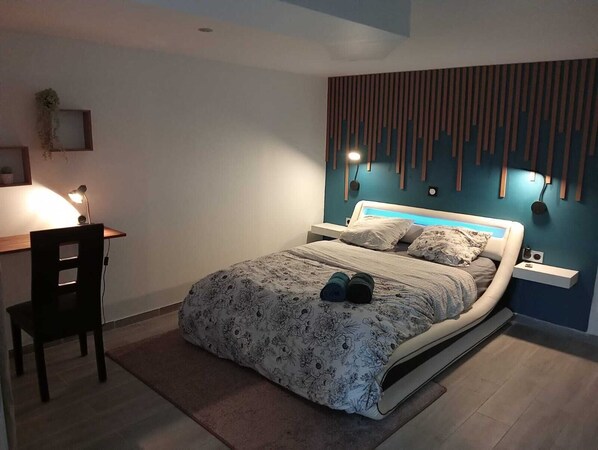 1 soverom, skrivebord, strykejern/-brett og wi-fi (inkludert)