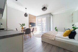 En 60-tommers smart-TV med kabel-kanaler