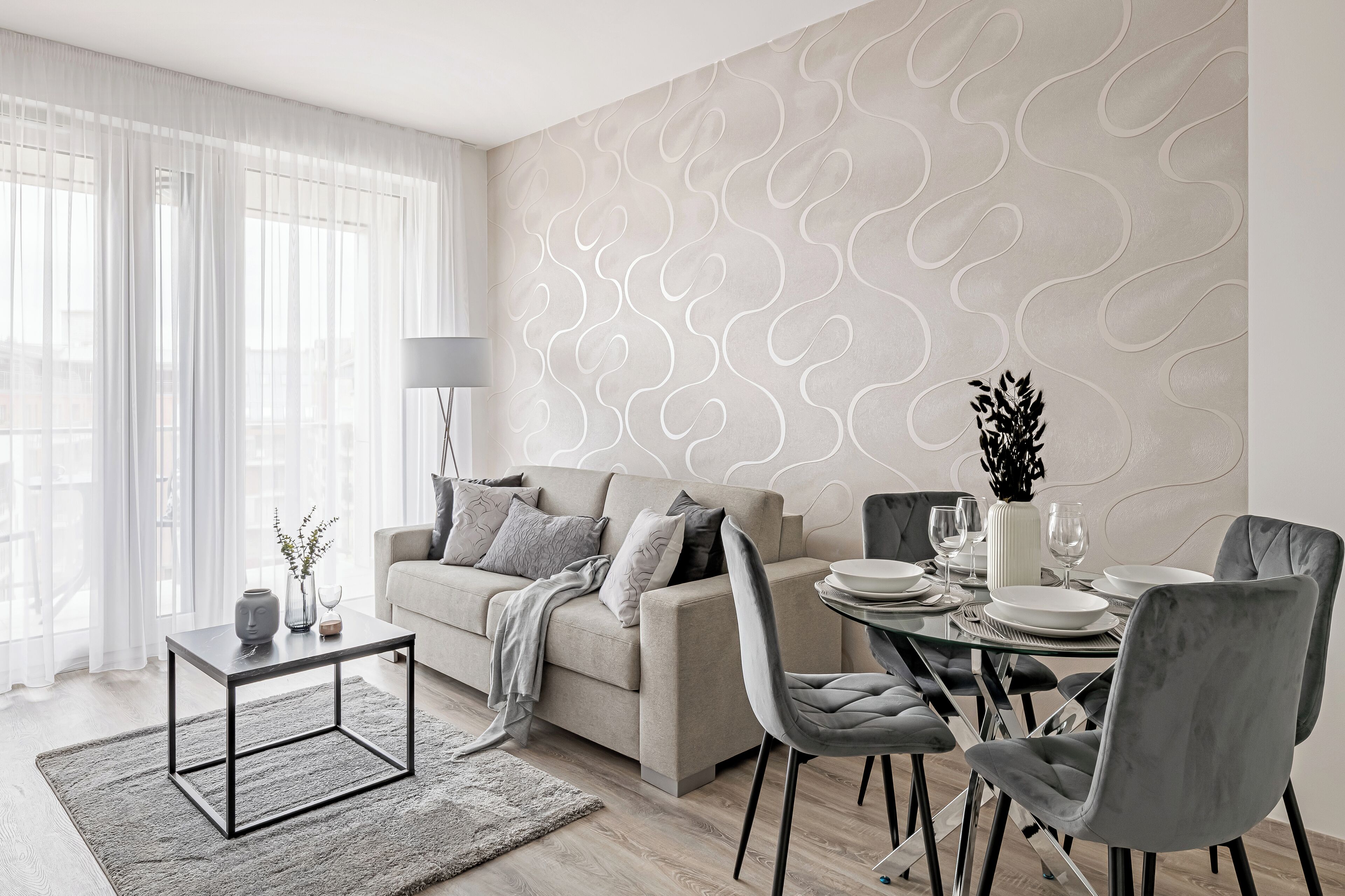 Spirit Residence Family Apartment | Wohnzimmer | 60-Zoll-Smart-TV mit Kabelempfang