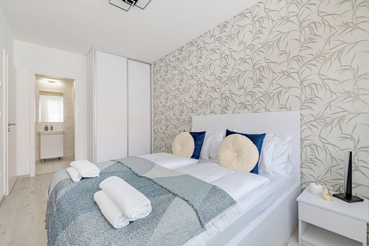 Spirit Residence Family Apartment | Individually decorated, individually furnished, blackout drapes