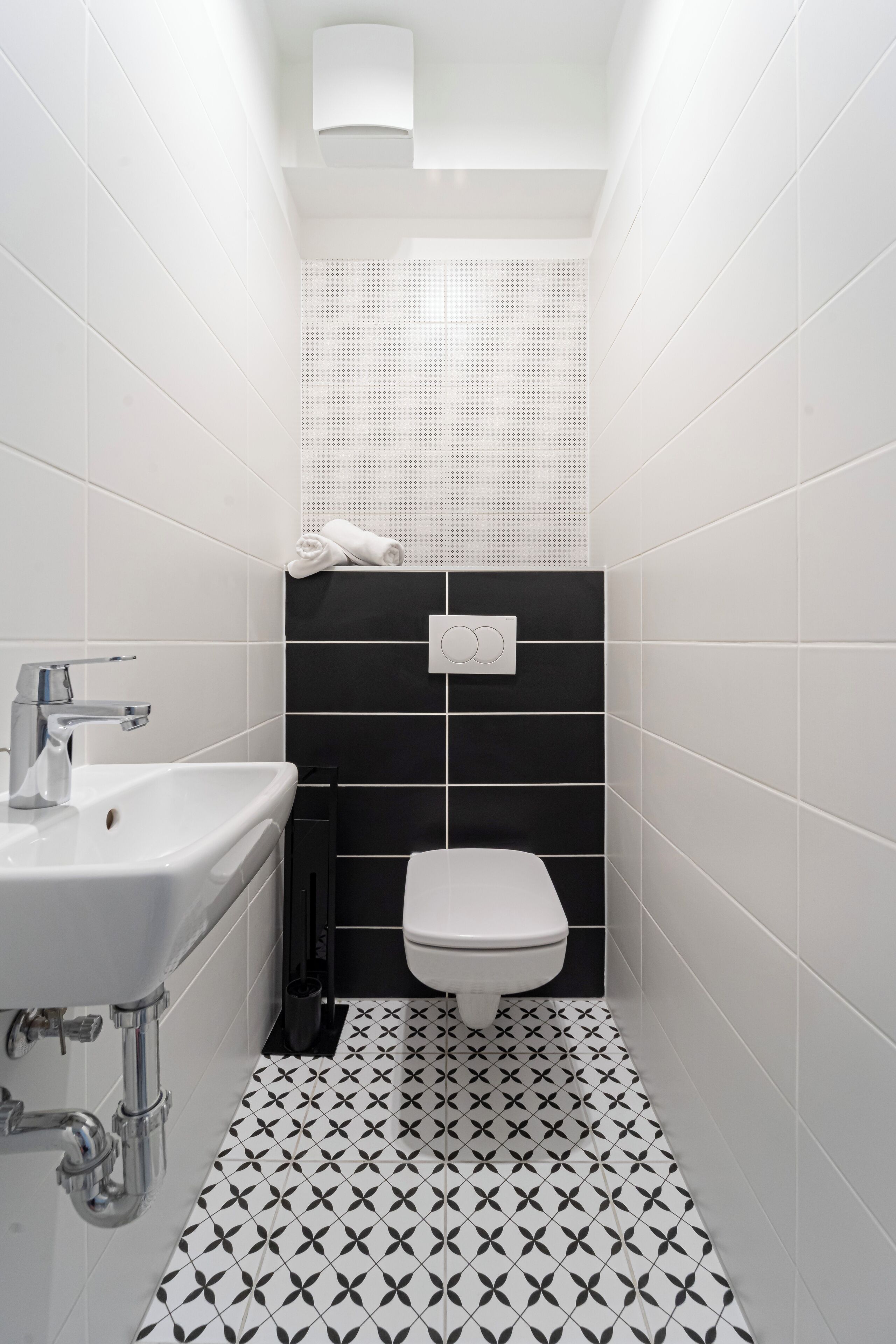 Deluxe Two Bedroom Apartment | Bathroom | Hair dryer, towels, soap, shampoo