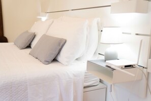 1 bedroom, free WiFi, bed sheets - Garda Lake Private Beach (Gardone Riviera)
