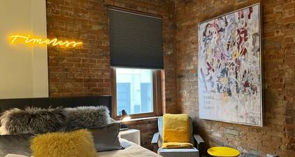 Timeless Loft -OTR -TQL w/ FREE Parking